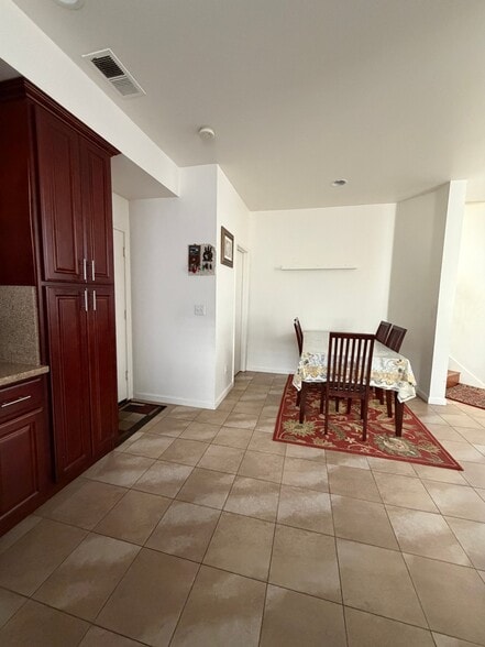 Building Photo - 2229 Lenox Pl