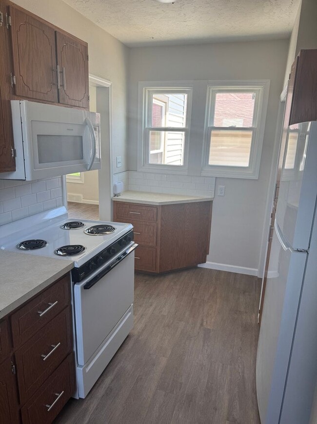 Building Photo - Newly Renovated 2 Bedroom Home Available f...