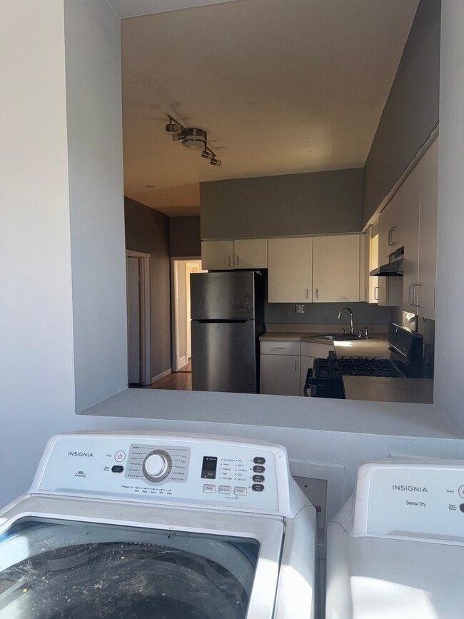 Building Photo - 511 N Taylor Ave