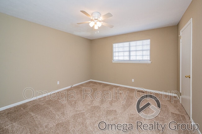 Building Photo - 504 Roselle Ln