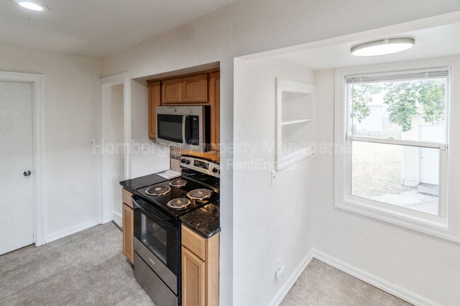 Building Photo - 908 E Longfellow Ave