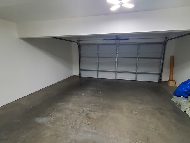 Large 2 car garage with storage area - 1013 Diamond Head Rd