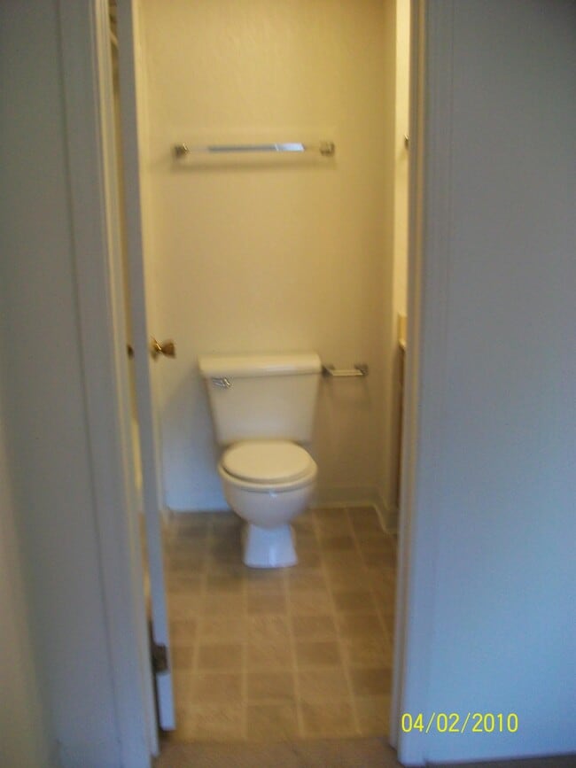 Building Photo - 2002 Greene St