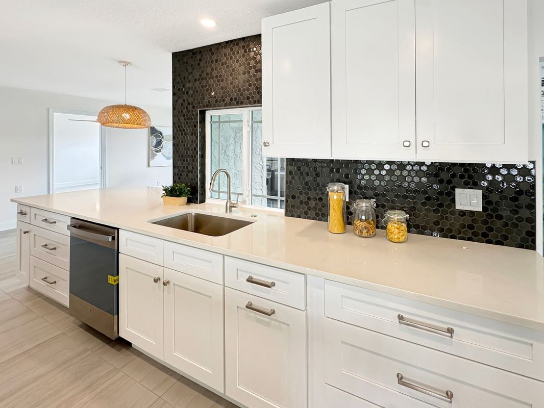 Building Photo - 9907 ISLAND HARBOR Dr