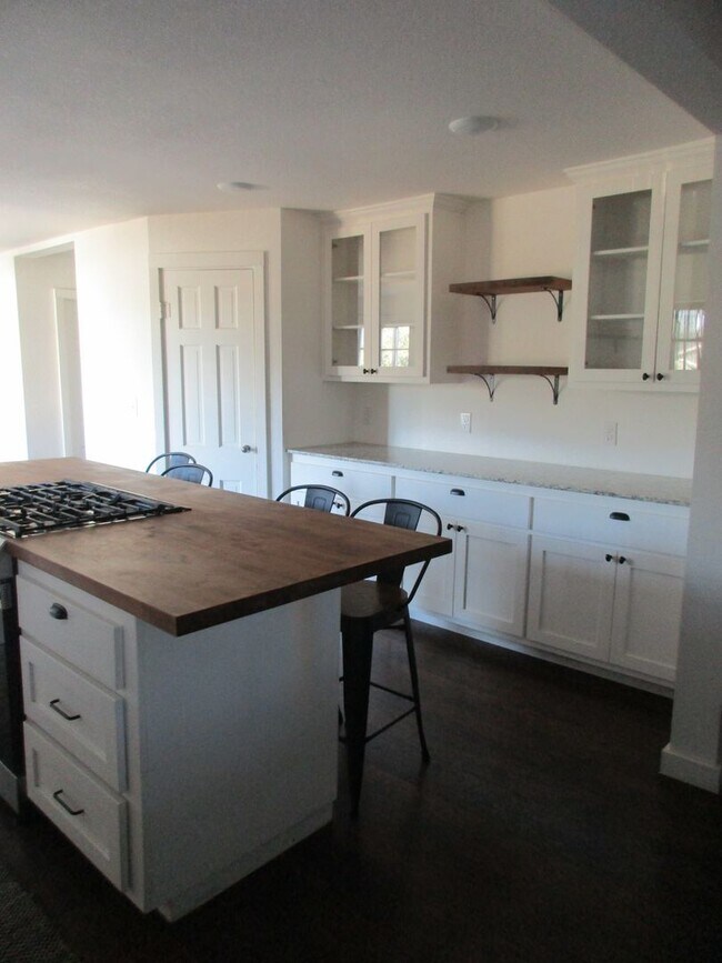 Building Photo - Beautiful 4/3 House for Rent in Lampasas, TX