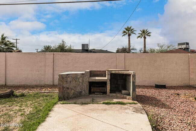 Building Photo - 5620 N 19th Ave