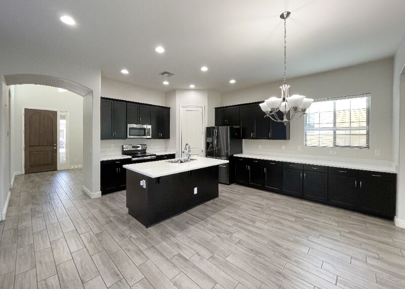 Building Photo - 2902 E Ebony Dr