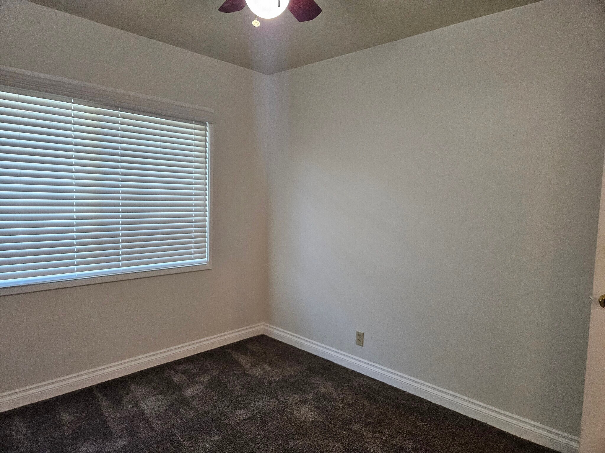 Building Photo - 9966 Glencrest Cir