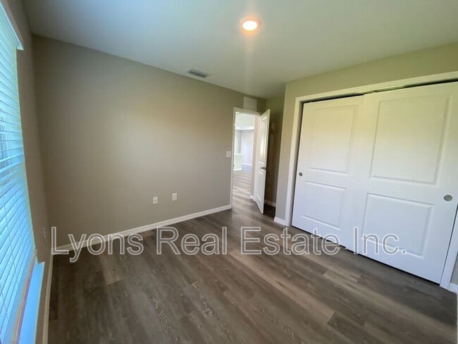 Building Photo - 126 Smallwood Rd