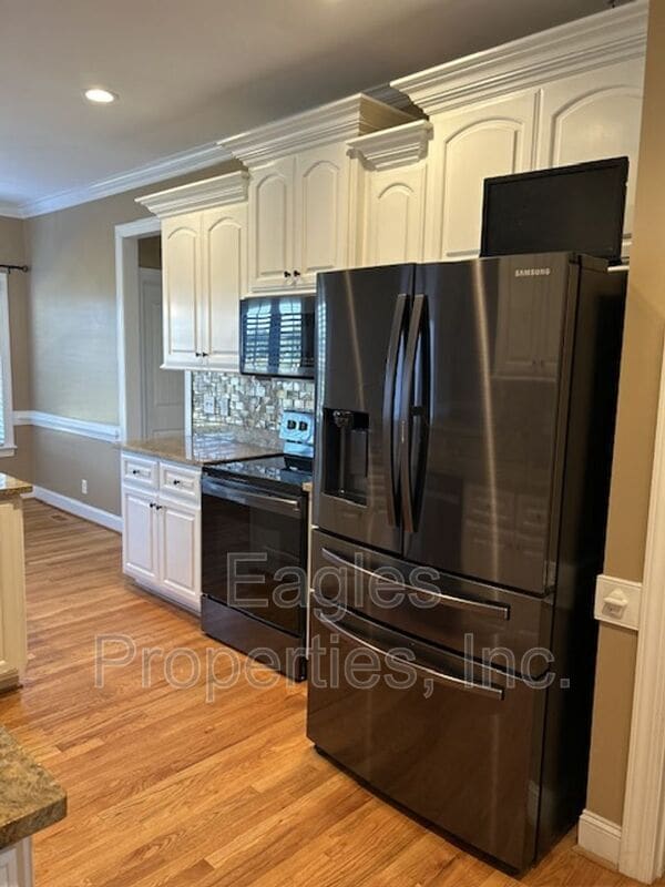 Building Photo - 304 Glenn Laurel Dr