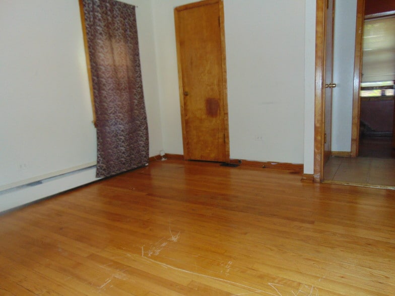 Building Photo - 2521 W 69th St