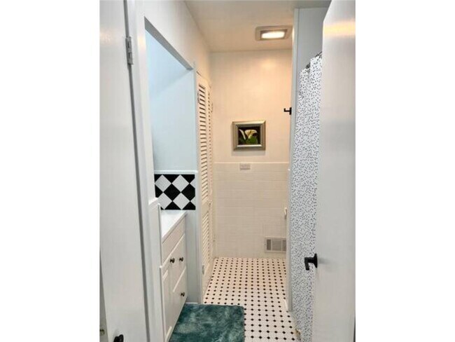 Building Photo - 4005 W 44th St