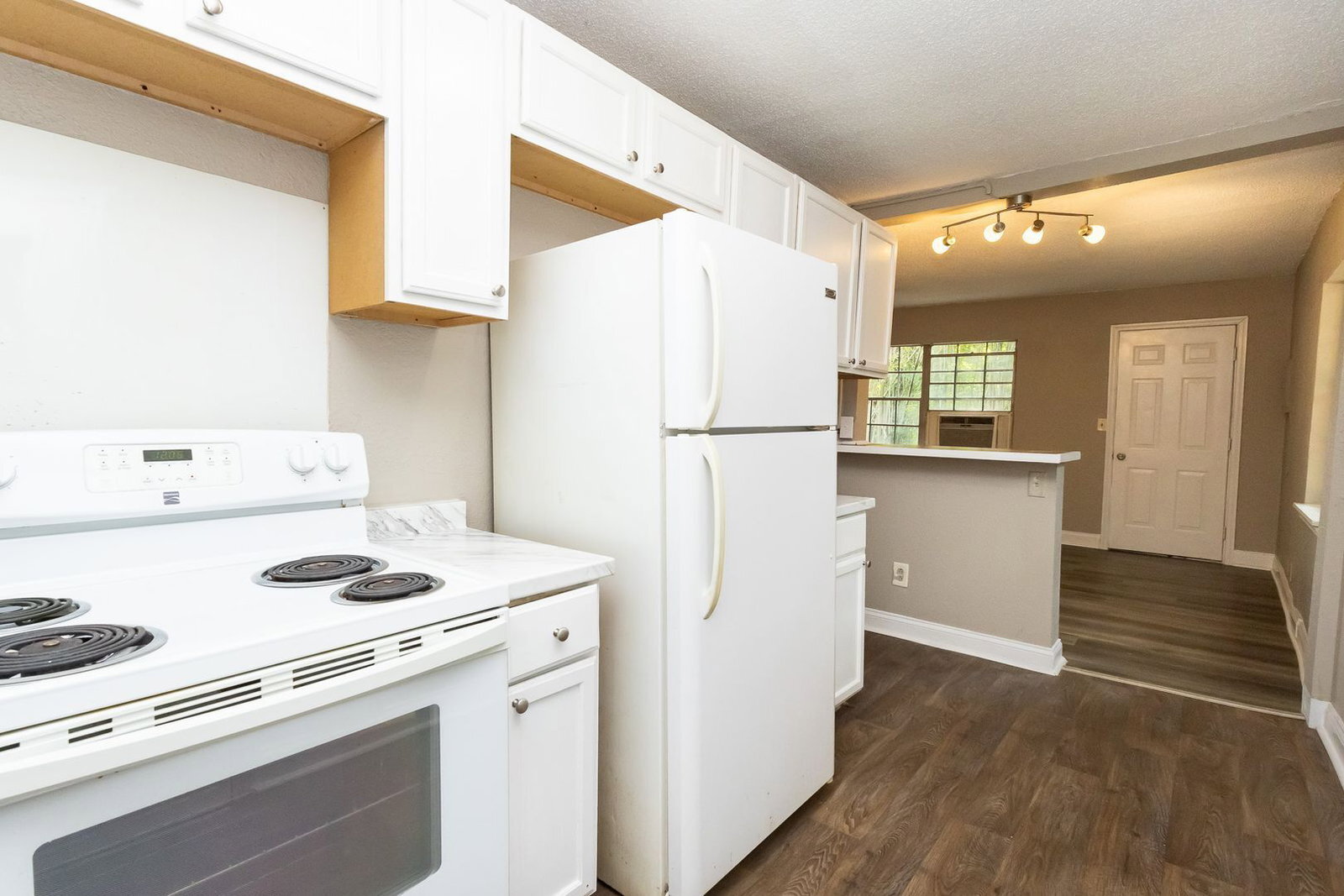 Building Photo - 387 Alice Dr