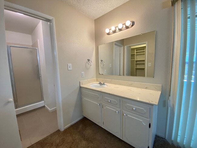 Building Photo - $2,395 Herndon & First, Spacious 4 Bedroom...