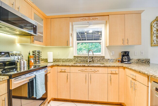 Building Photo - 7100 6th Ave N