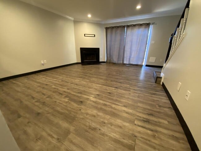 Building Photo - 1018 Dartmouth Glen Way