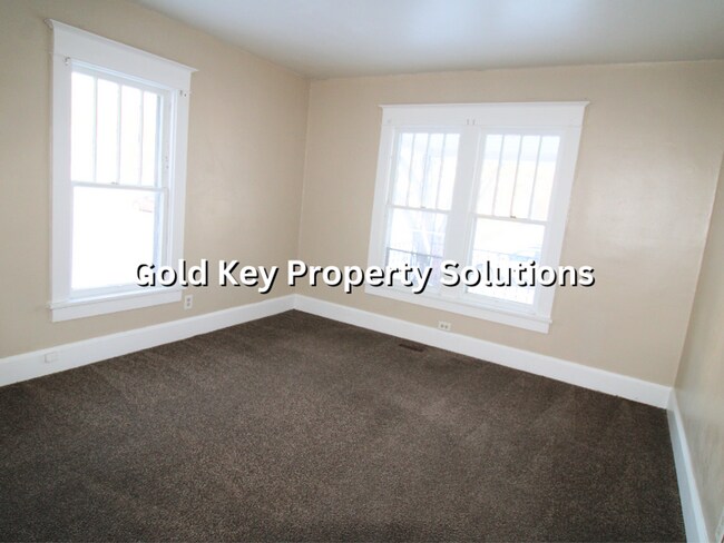 Building Photo - 2 BR 1 BA House with Dining Room and Basement SECTION 8 APPROVED