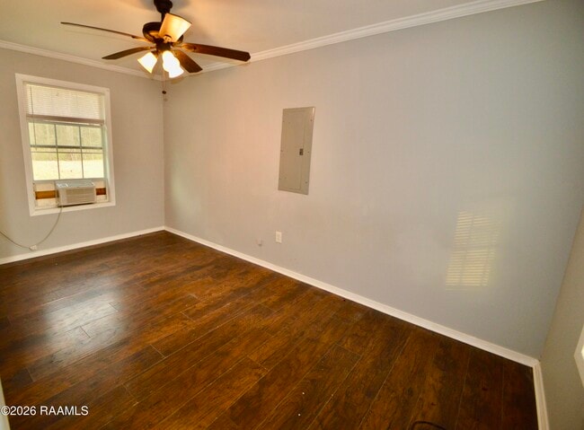 Building Photo - 1037 Brown Dr