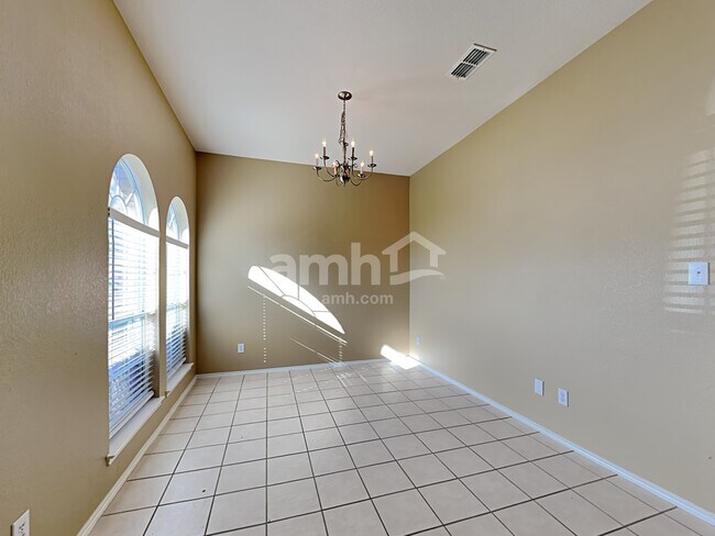 Building Photo - 2036 Hanakoa Falls Dr