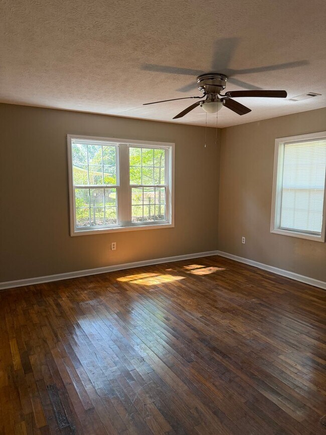 Building Photo - 503 Lake Condy Rd