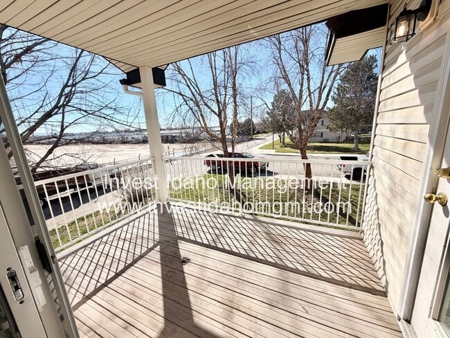 Building Photo - Avenger Lane