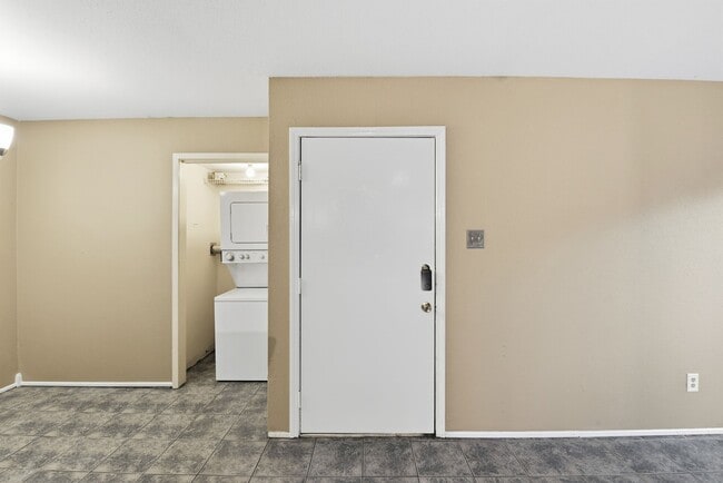 Building Photo - 12905 Woodforest Blvd