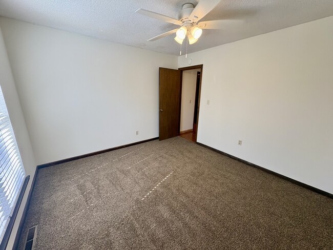 Building Photo - 5 Sweet Branch Ct