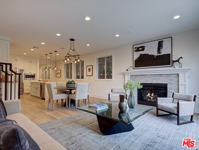 Building Photo - 1419 S Sierra Bonita Ave