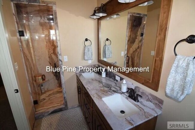 Building Photo - 705 Birmingham Ln