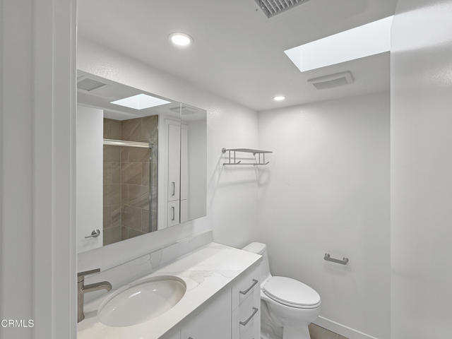 Building Photo - 61 Redwood Ave