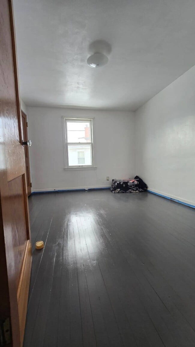 Building Photo - 610 Dickson St