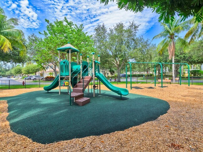 Building Photo - 2891 S Greenleaf Cir