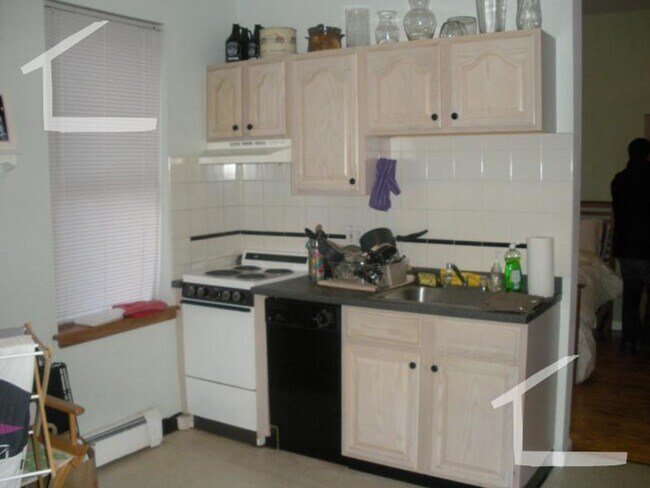 Building Photo - Nice studio in prime locationa