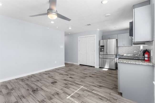 Building Photo - 6809 Glass St