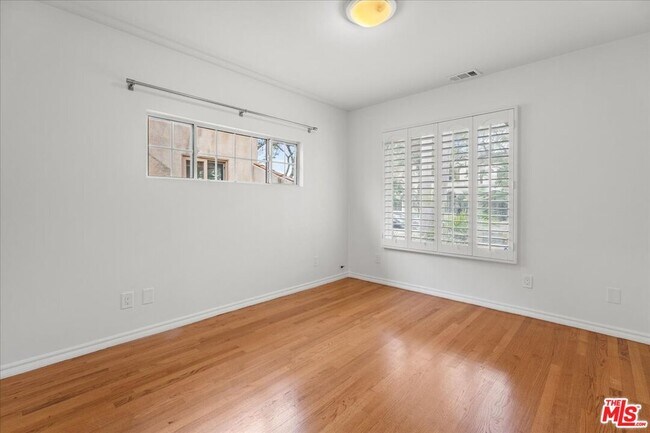 Building Photo - 2126 Selby Ave