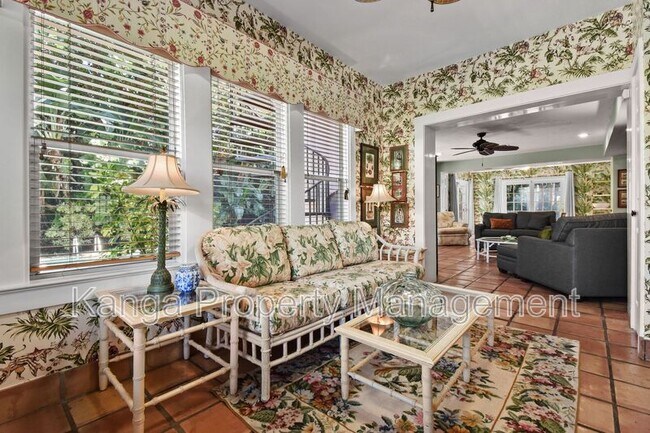 Building Photo - 194 Almeria Rd