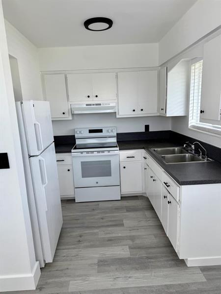 Building Photo - 2837 NE 30th St