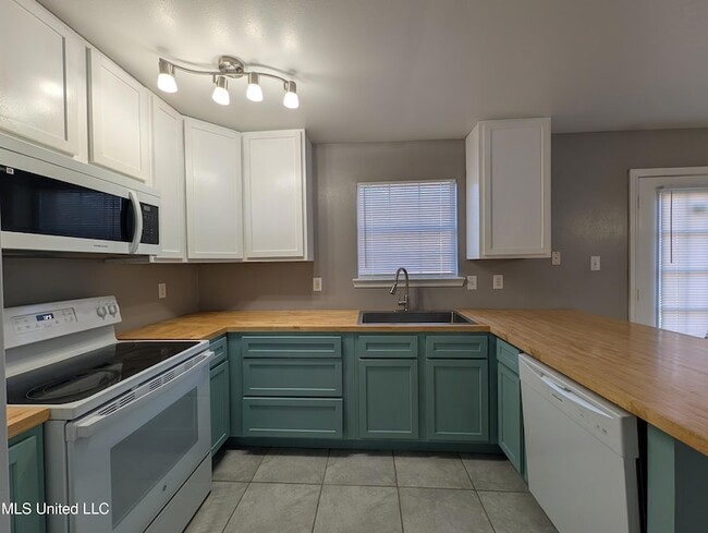 Building Photo - 2909 57th Ave