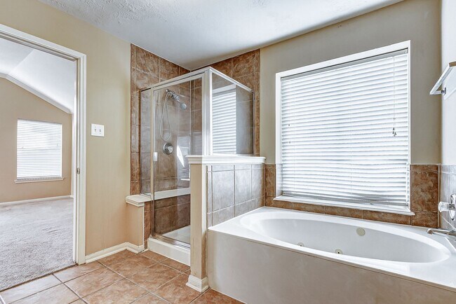 Building Photo - Discover the epitome of suburban living in this exquisite home, nestled on a peaceful cul-de-sac ...