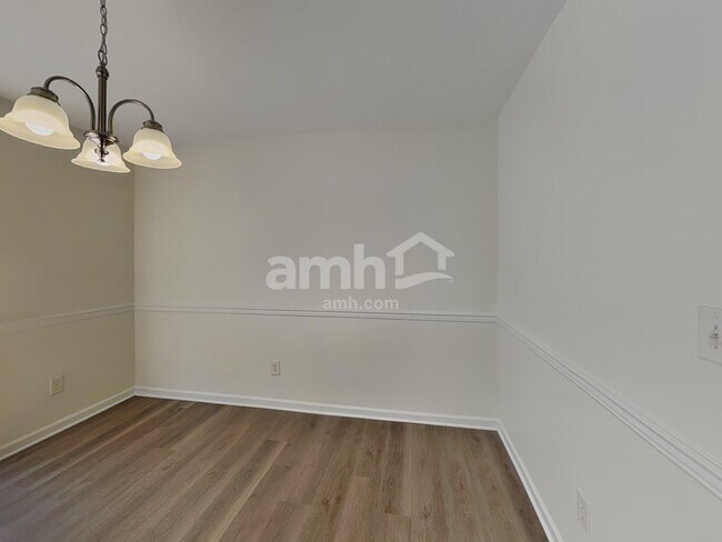 Building Photo - 8730 Royal Bluff Dr