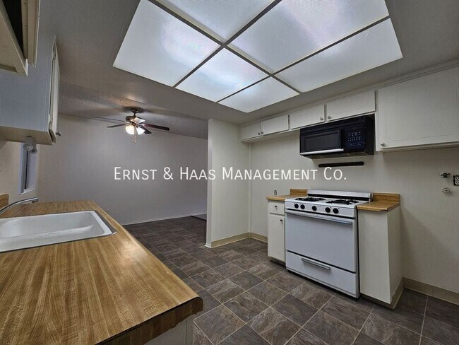 Building Photo - 282 Molino Ave