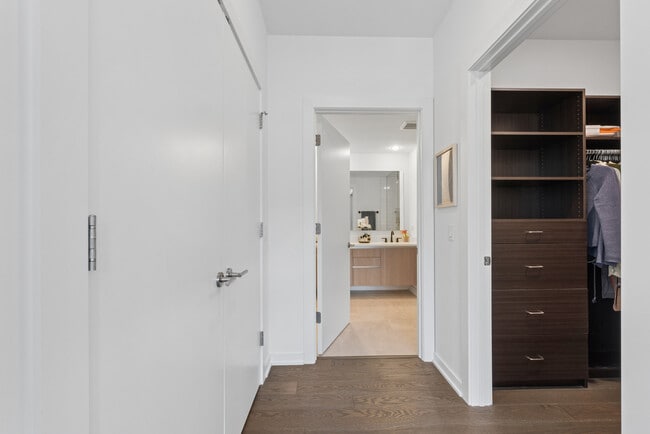 Building Photo - 1648 W Division St