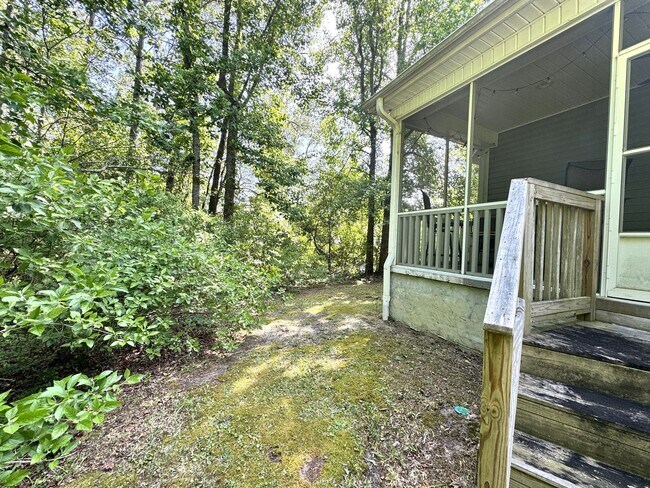 Building Photo - Stunning Home with an Upstairs Apartment or In-law Suite