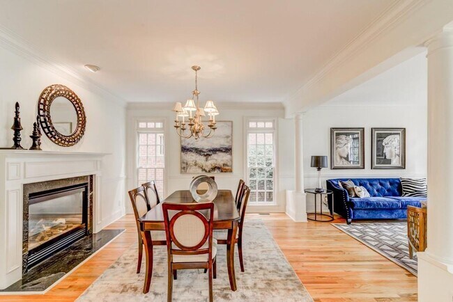 Building Photo - 704 Longleaf Dr NE