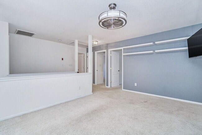 Building Photo - 985 Lambourne Ln