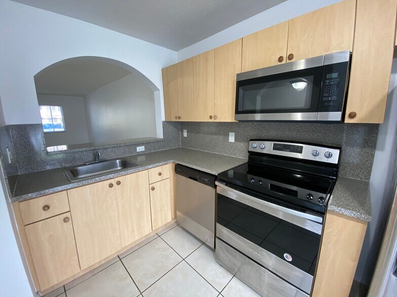 Building Photo - 2910 SE 13th Ave