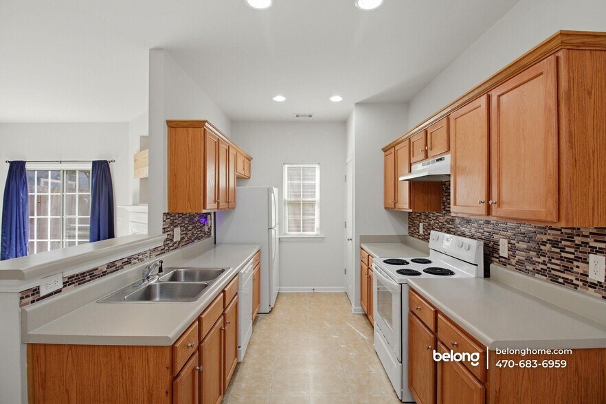 Building Photo - 3701 Utoy Dr SW