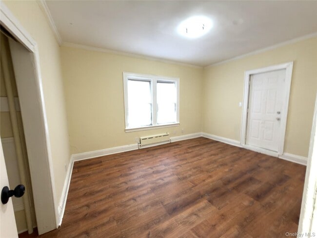 Building Photo - 517 Laurelton Blvd