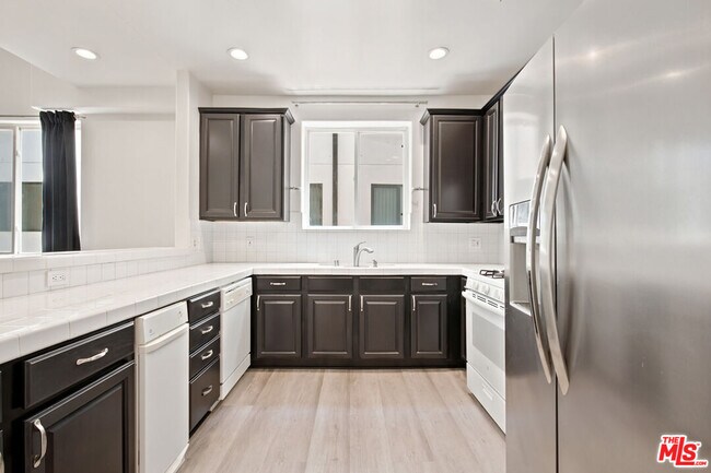 Building Photo - 4940 Laurel Canyon Blvd