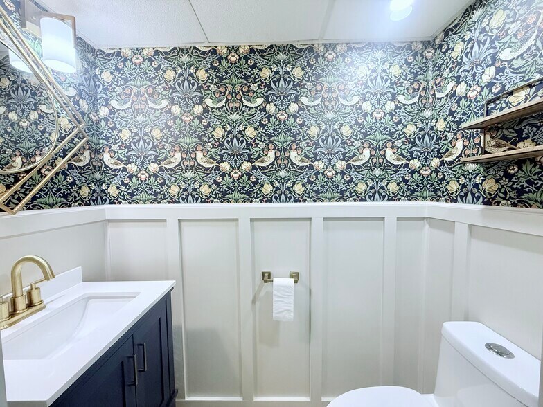 1/2 Bath - 1407 W 2nd St